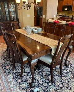 Hendredon table and chairs